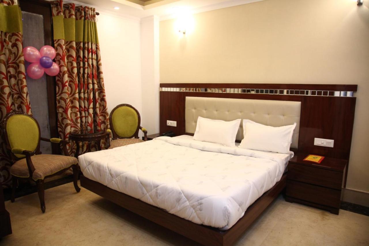 Hotel Dev Residency Vrindāvan Esterno foto