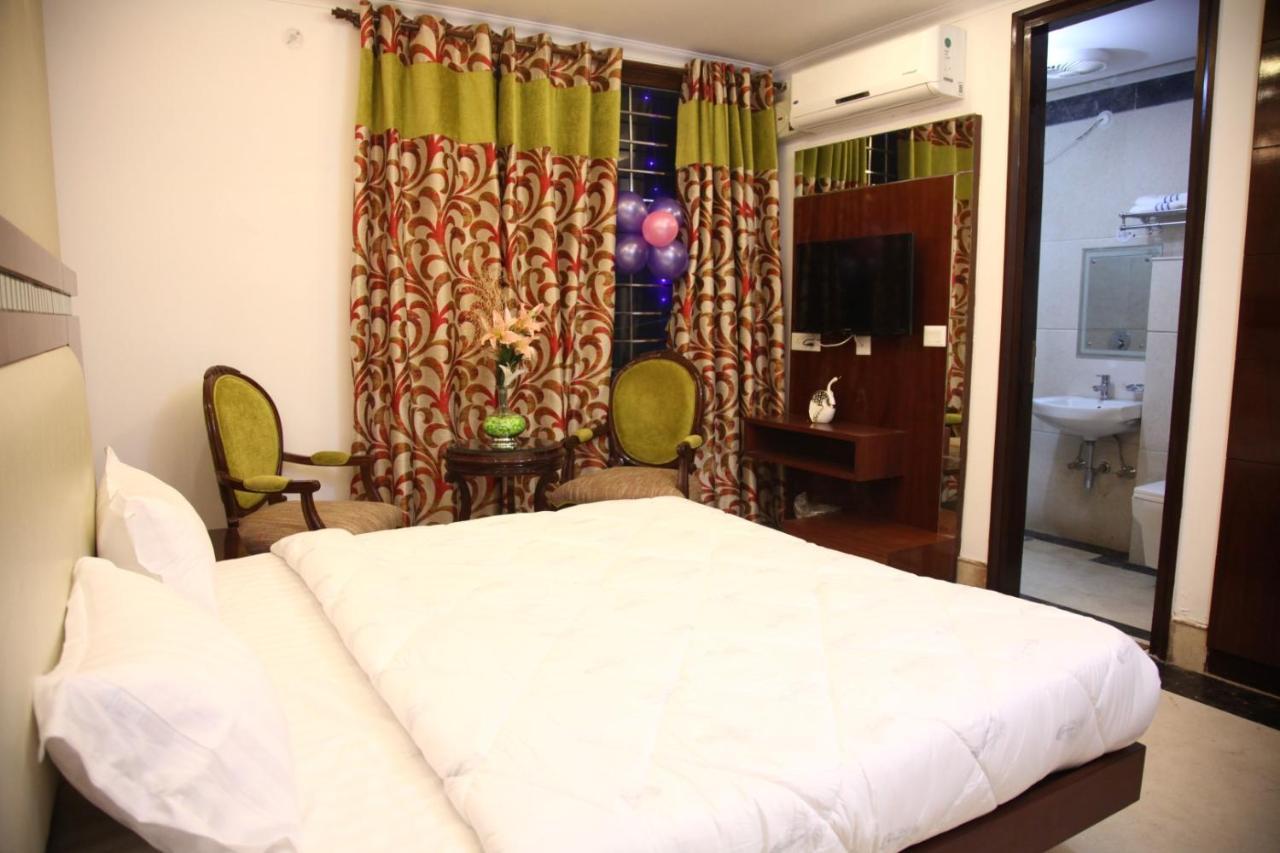 Hotel Dev Residency Vrindāvan Esterno foto