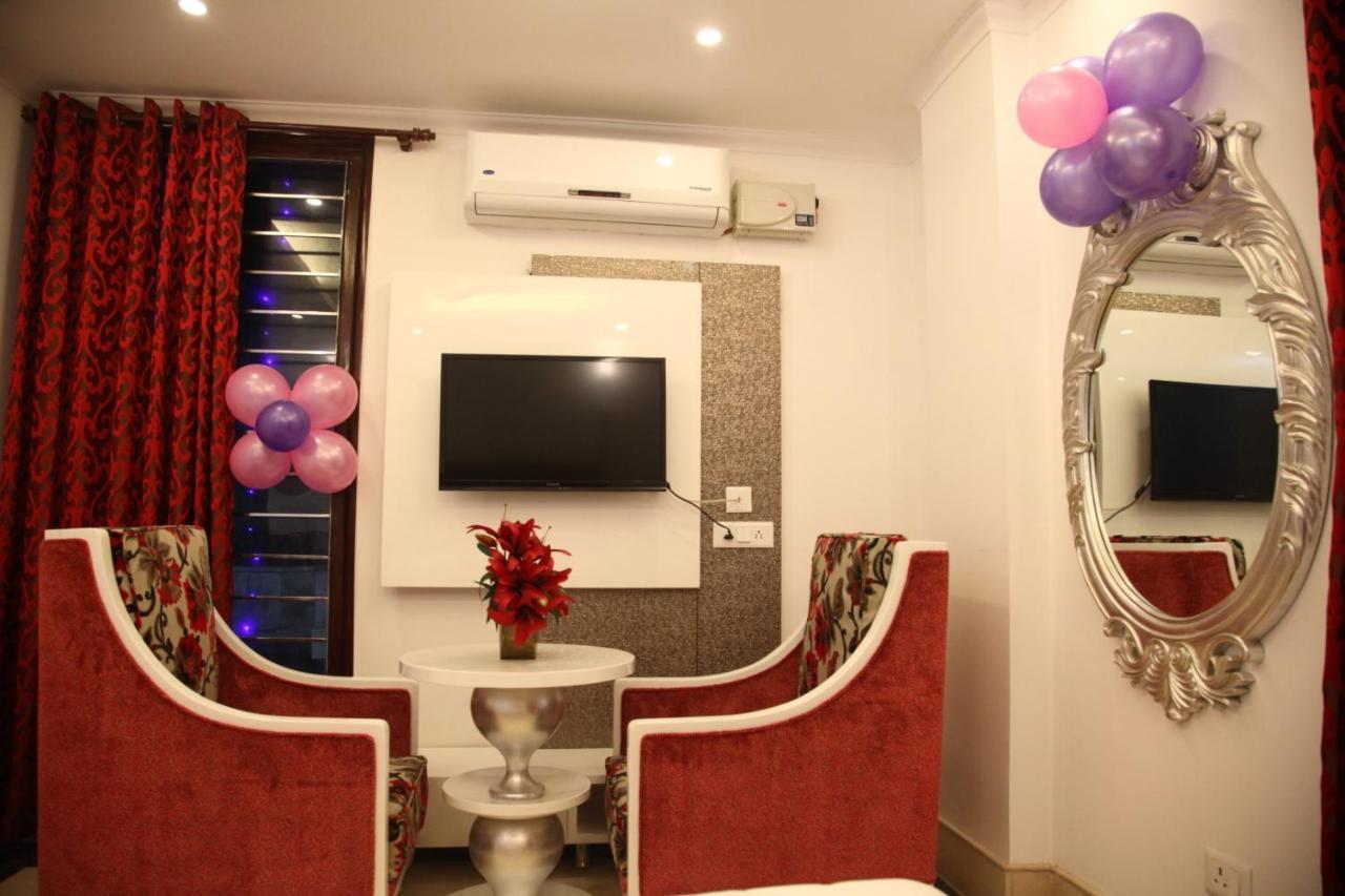 Hotel Dev Residency Vrindāvan Esterno foto