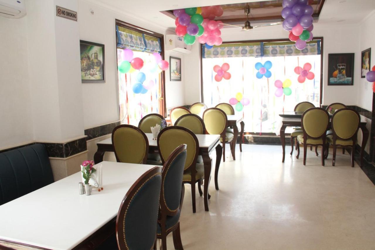 Hotel Dev Residency Vrindāvan Esterno foto