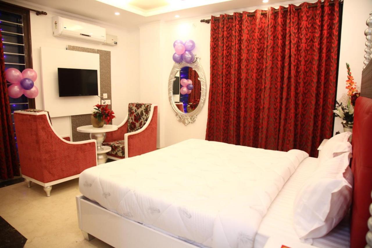 Hotel Dev Residency Vrindāvan Esterno foto