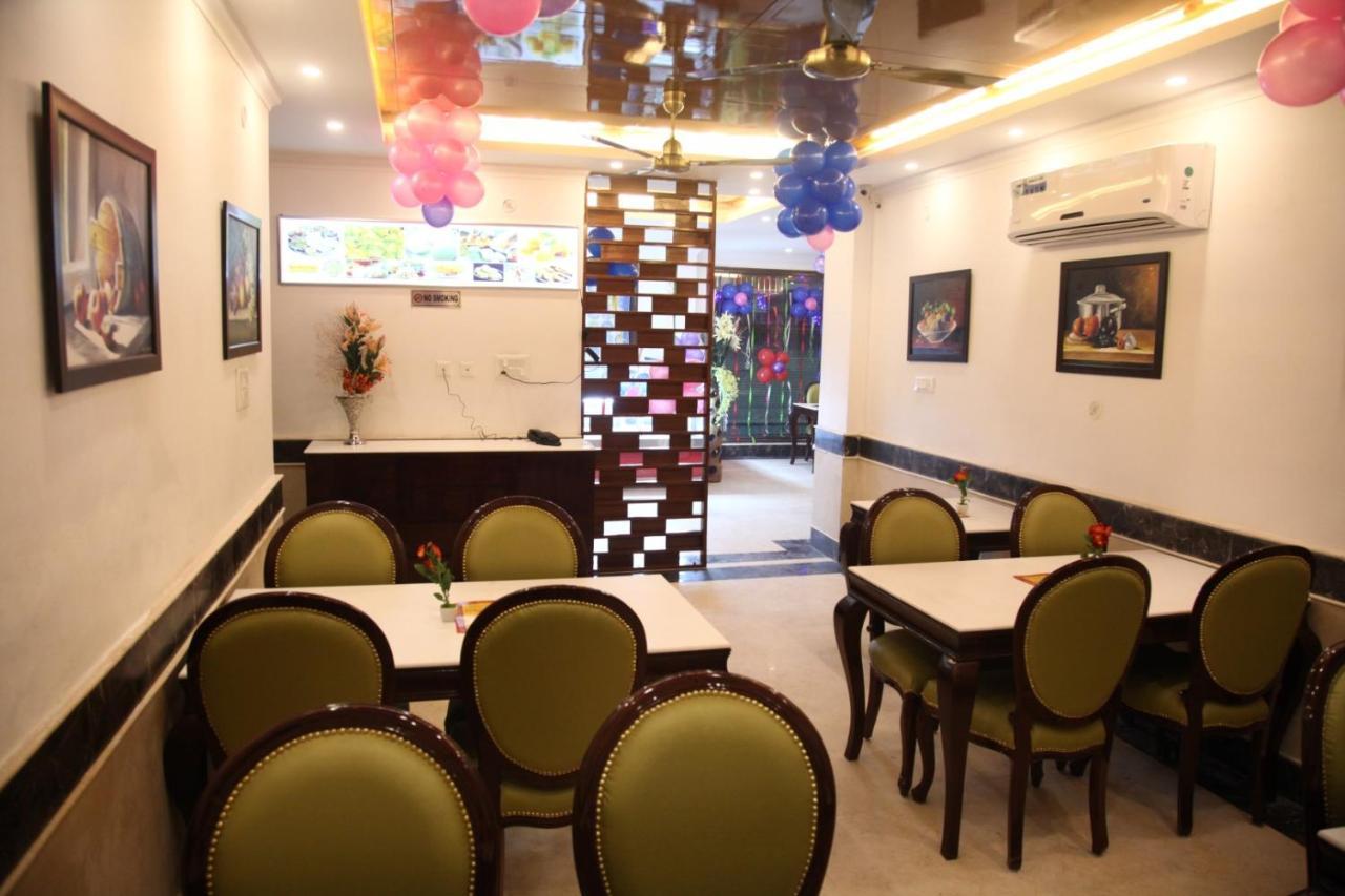 Hotel Dev Residency Vrindāvan Esterno foto