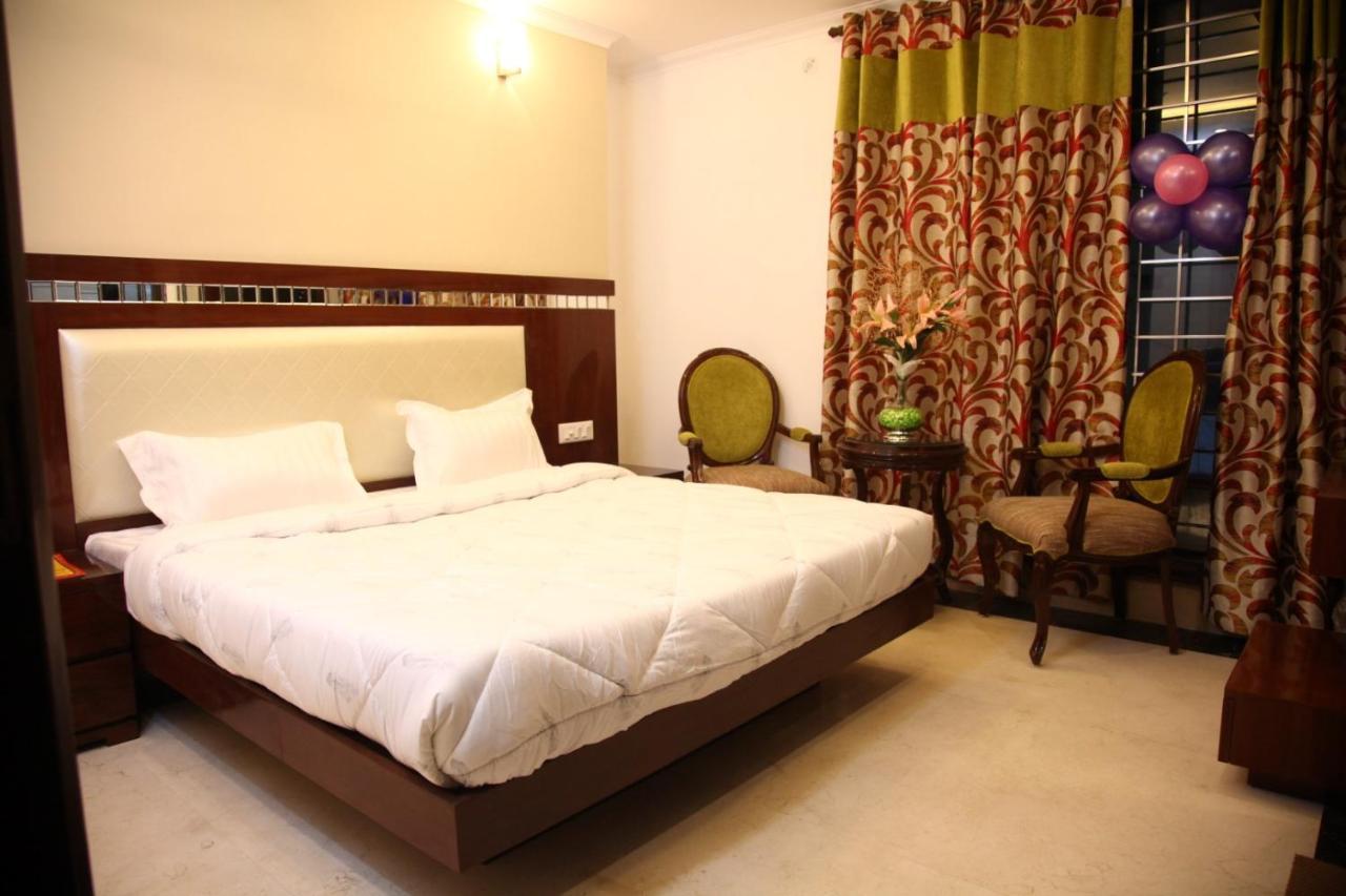 Hotel Dev Residency Vrindāvan Esterno foto