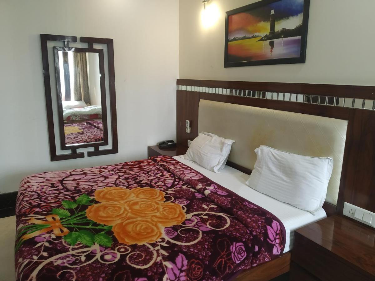 Hotel Dev Residency Vrindāvan Esterno foto