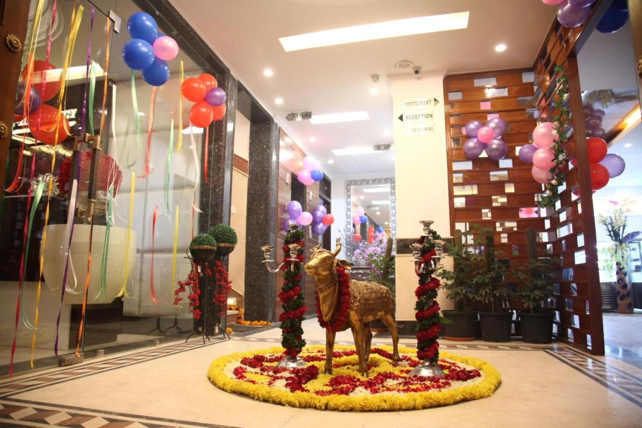 Hotel Dev Residency Vrindāvan Esterno foto