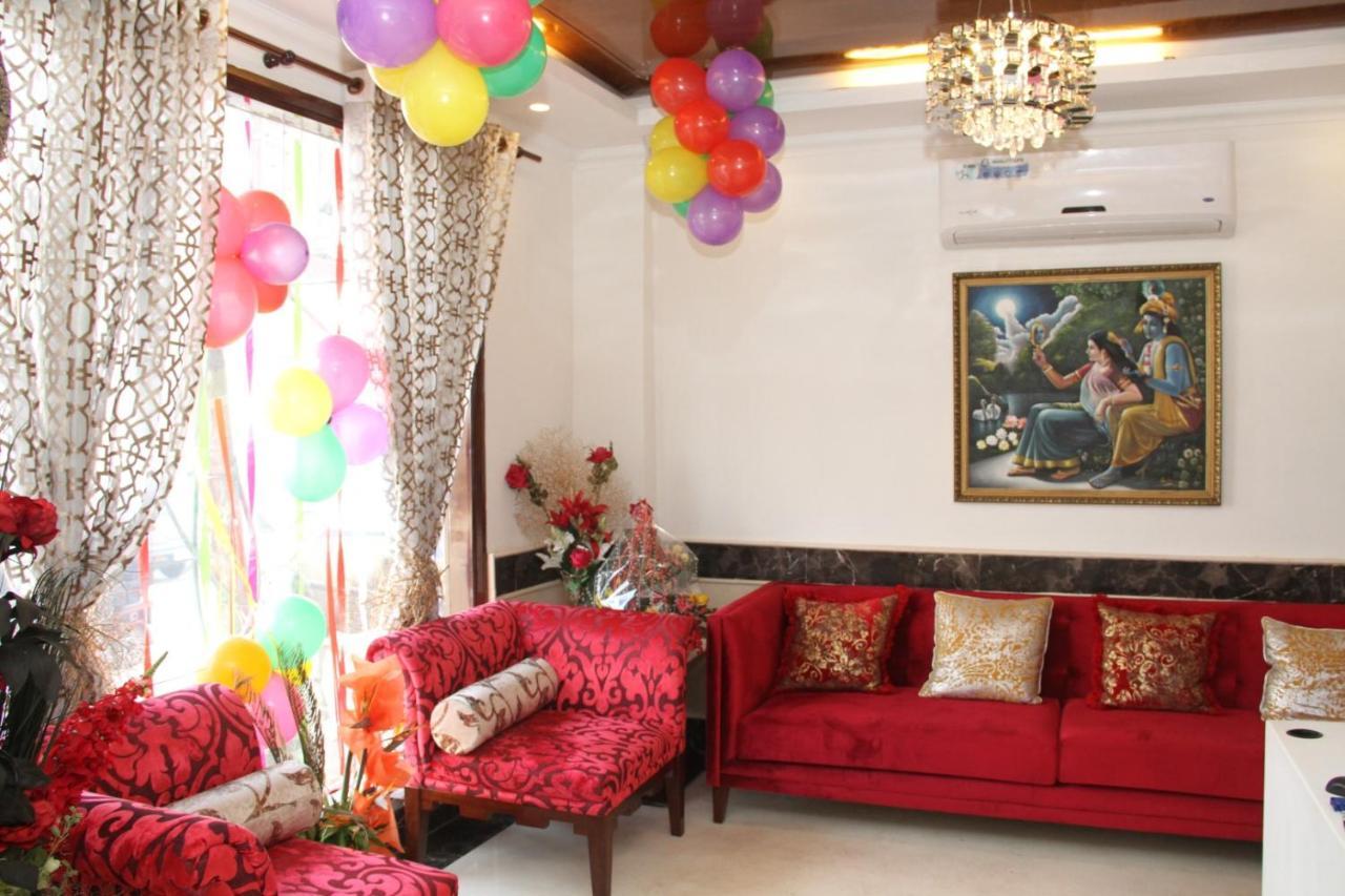 Hotel Dev Residency Vrindāvan Esterno foto