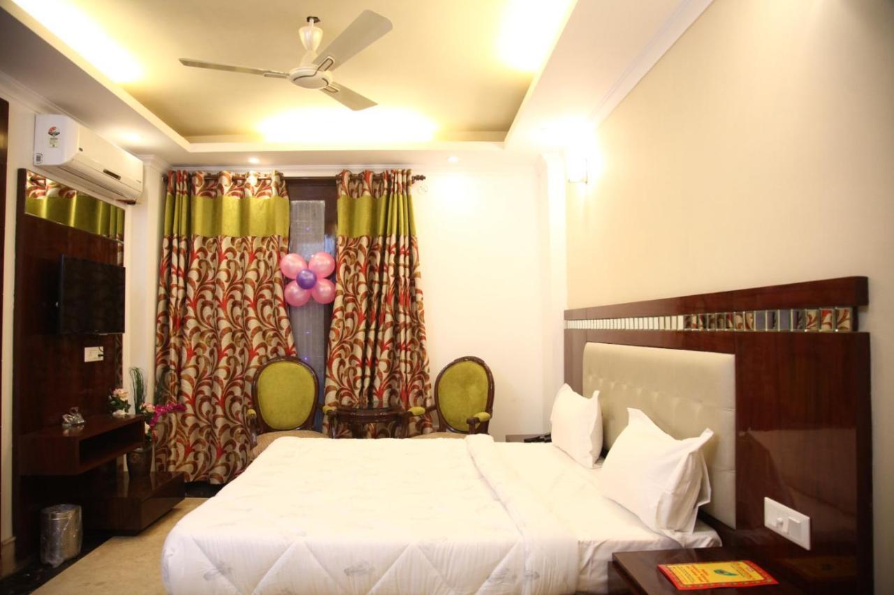 Hotel Dev Residency Vrindāvan Esterno foto