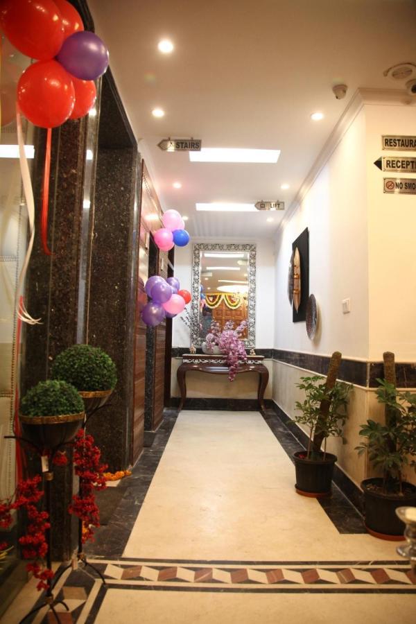 Hotel Dev Residency Vrindāvan Esterno foto