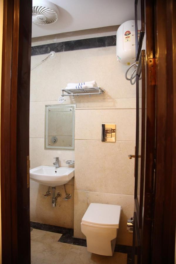 Hotel Dev Residency Vrindāvan Esterno foto