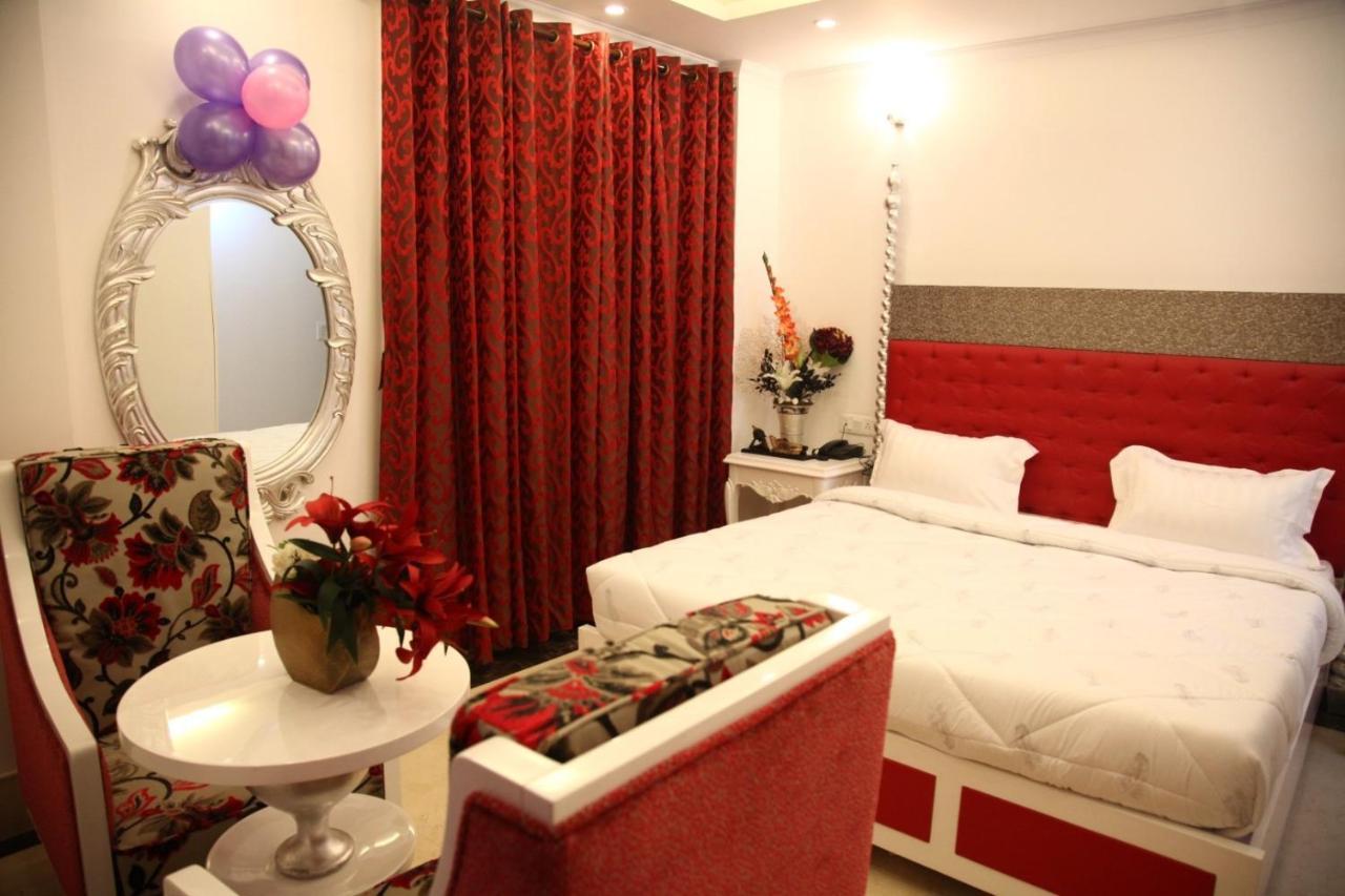 Hotel Dev Residency Vrindāvan Esterno foto