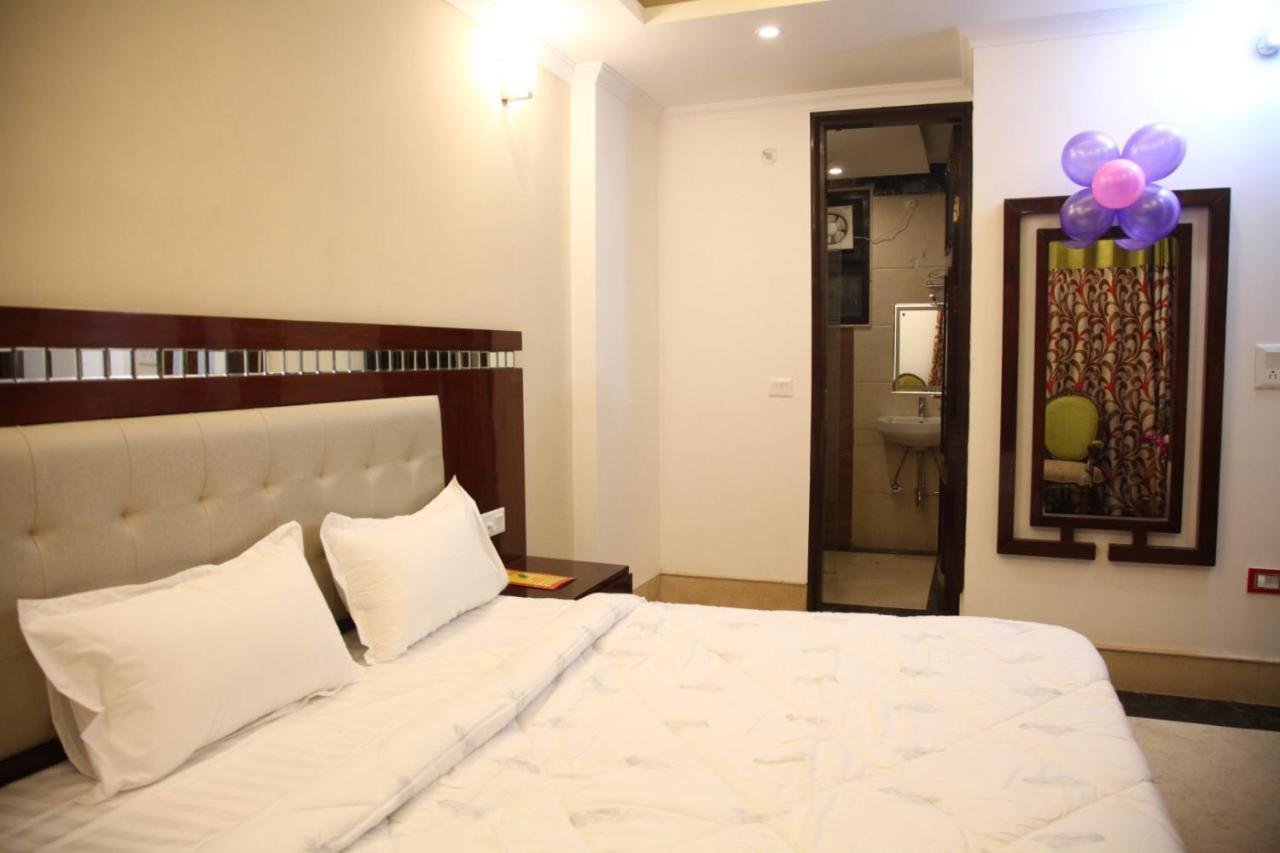 Hotel Dev Residency Vrindāvan Esterno foto